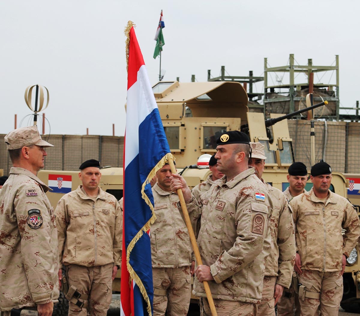 https://www.morh.hr/wp-content/gallery/primopredaja-duznosti-izmedu-22-i-23-hrvcon-isaf/primopredaja_17032014_06.jpg