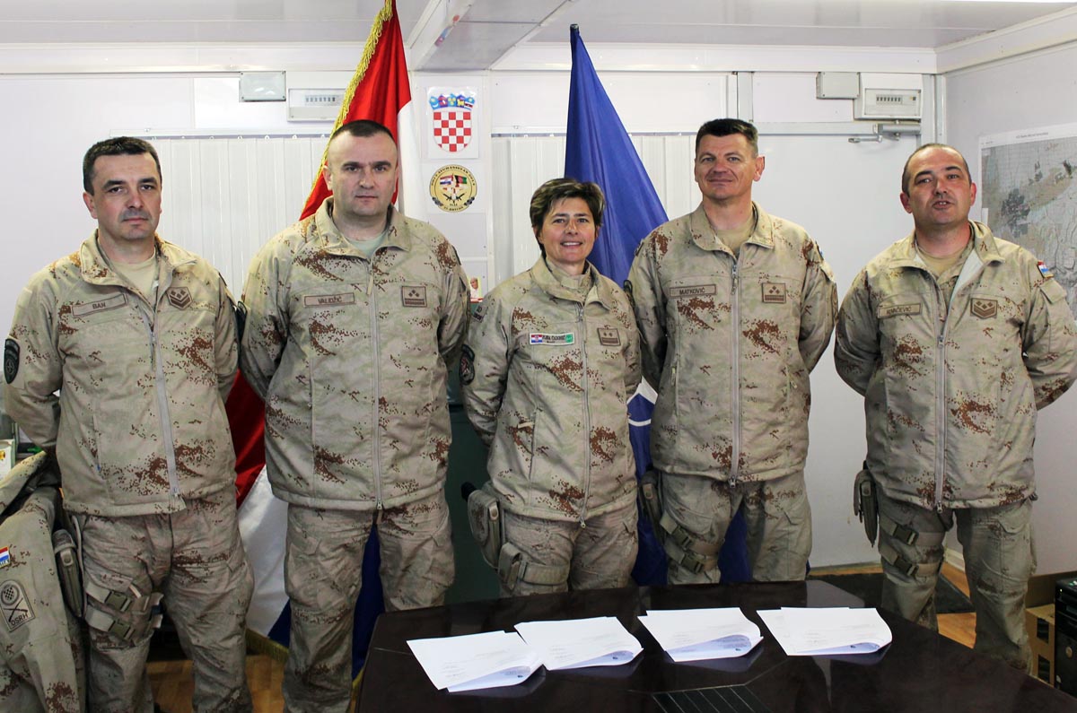 https://www.morh.hr/wp-content/gallery/primopredaja-duznosti-izmedu-22-i-23-hrvcon-isaf/primopredaja_17032014_16.jpg
