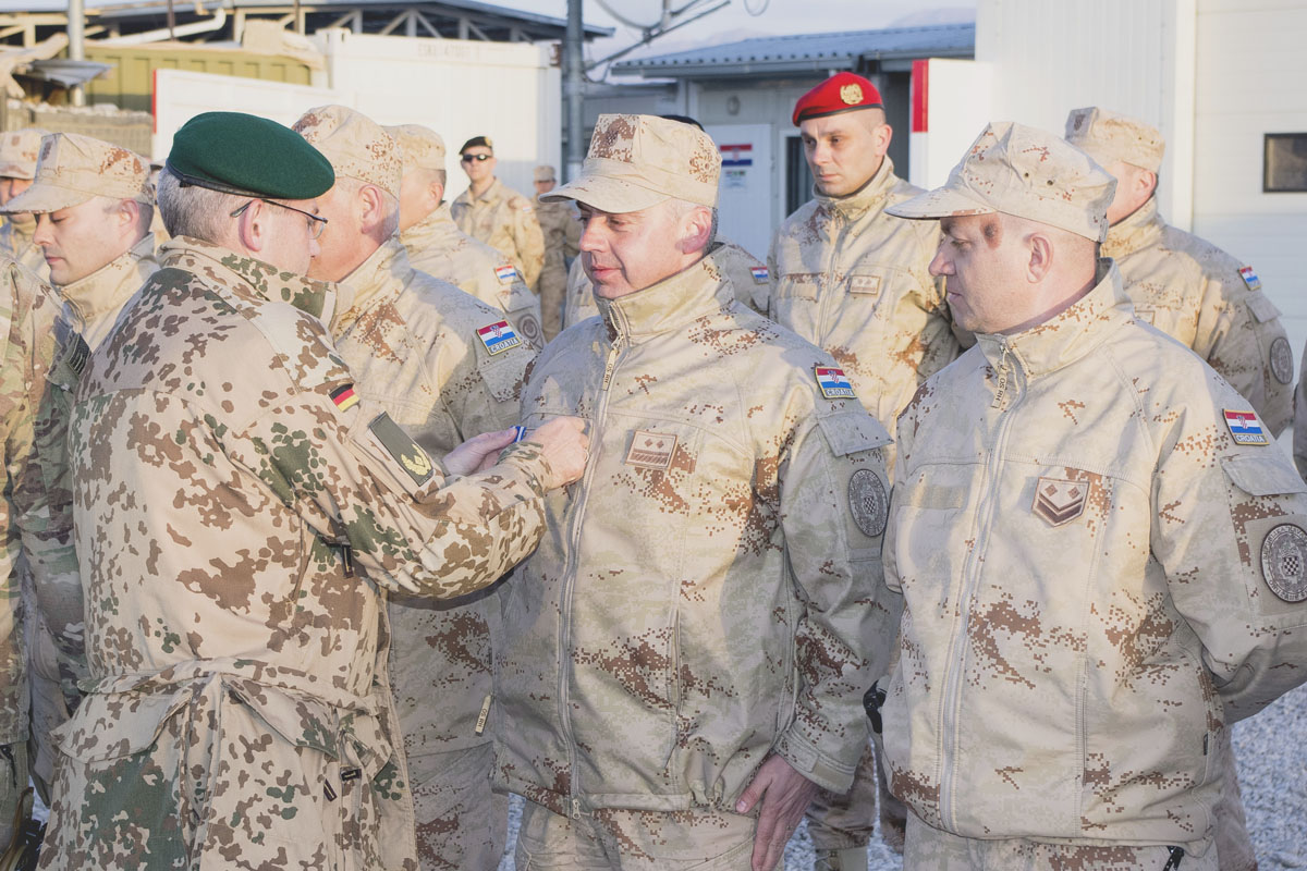 https://www.morh.hr/wp-content/gallery/primopredaja-duznosti-izmedu-5-i-6-hrvcon-a-u-misiji-resolute-support/hrvcon_13032017_10.jpg