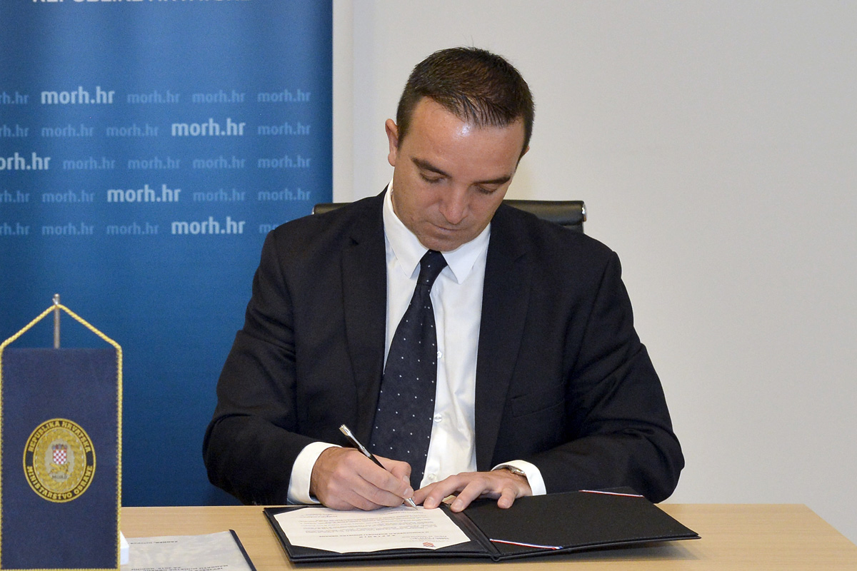 https://www.morh.hr/wp-content/gallery/primopredaja-duznosti-ministra-obrane/primopredaja_mo_20102016_12.jpg