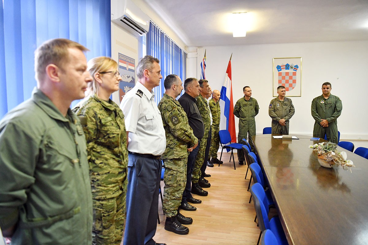 https://www.morh.hr/wp-content/gallery/primopredaja-duznosti-zapovjednika-93-zb-u-zemuniku/primopredaja_zapovjednika_93_zb28062019_01.jpg
