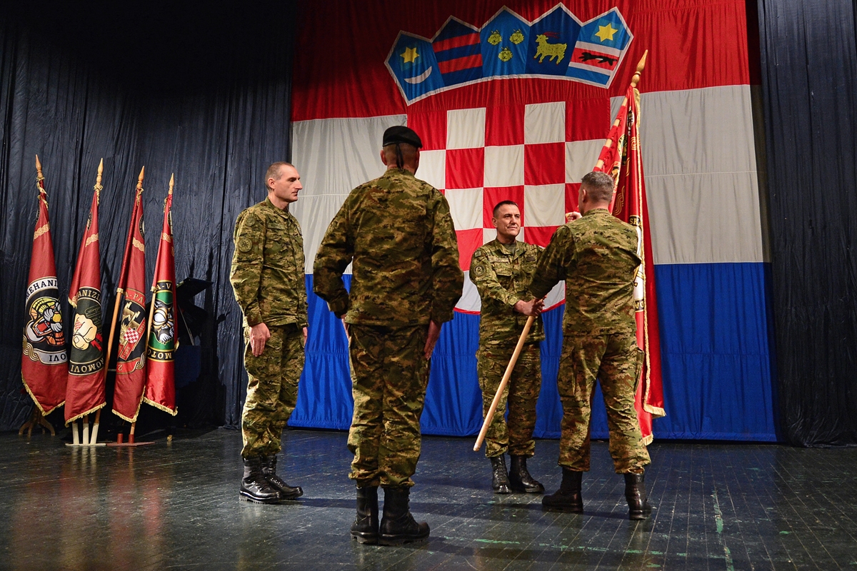 https://www.morh.hr/wp-content/gallery/primopredaja-duznosti-zapovjednika-gardijske-mehanizirane-brigade/20200316-primopredaja-knin-02.jpg