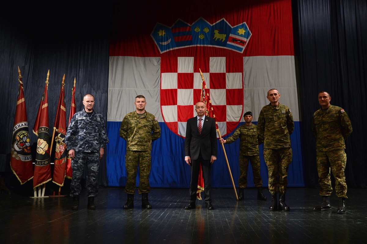 https://www.morh.hr/wp-content/gallery/primopredaja-duznosti-zapovjednika-gardijske-mehanizirane-brigade/20200316-primopredaja-knin-07.jpg