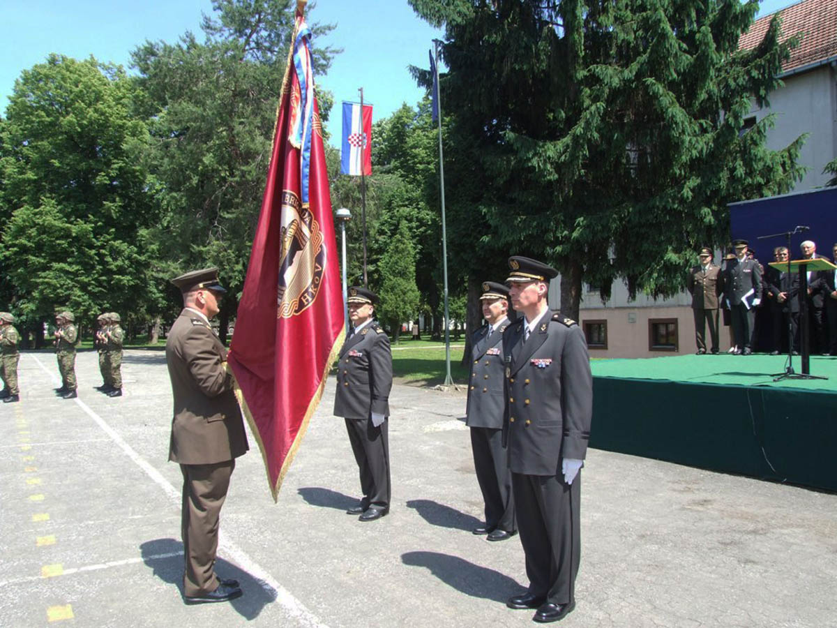 https://www.morh.hr/wp-content/gallery/primopredaja-duznosti-zapovjednika-gombr-e/gombr_01062015_01.jpg