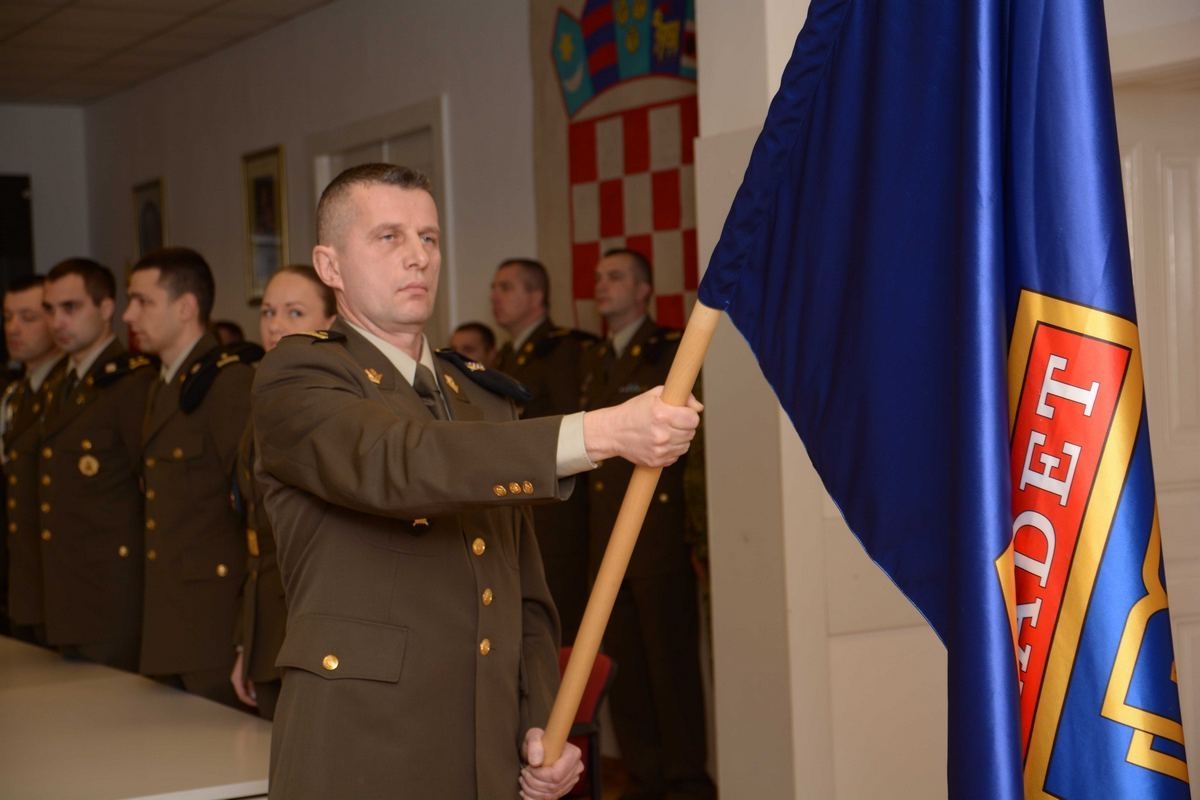 https://www.morh.hr/wp-content/gallery/primopredaja-duznosti-zapovjednika-kadetske-bojne-na-hvu/primopredaja_duznosti_zapovjednika_kb_hvu_080219_02.jpg