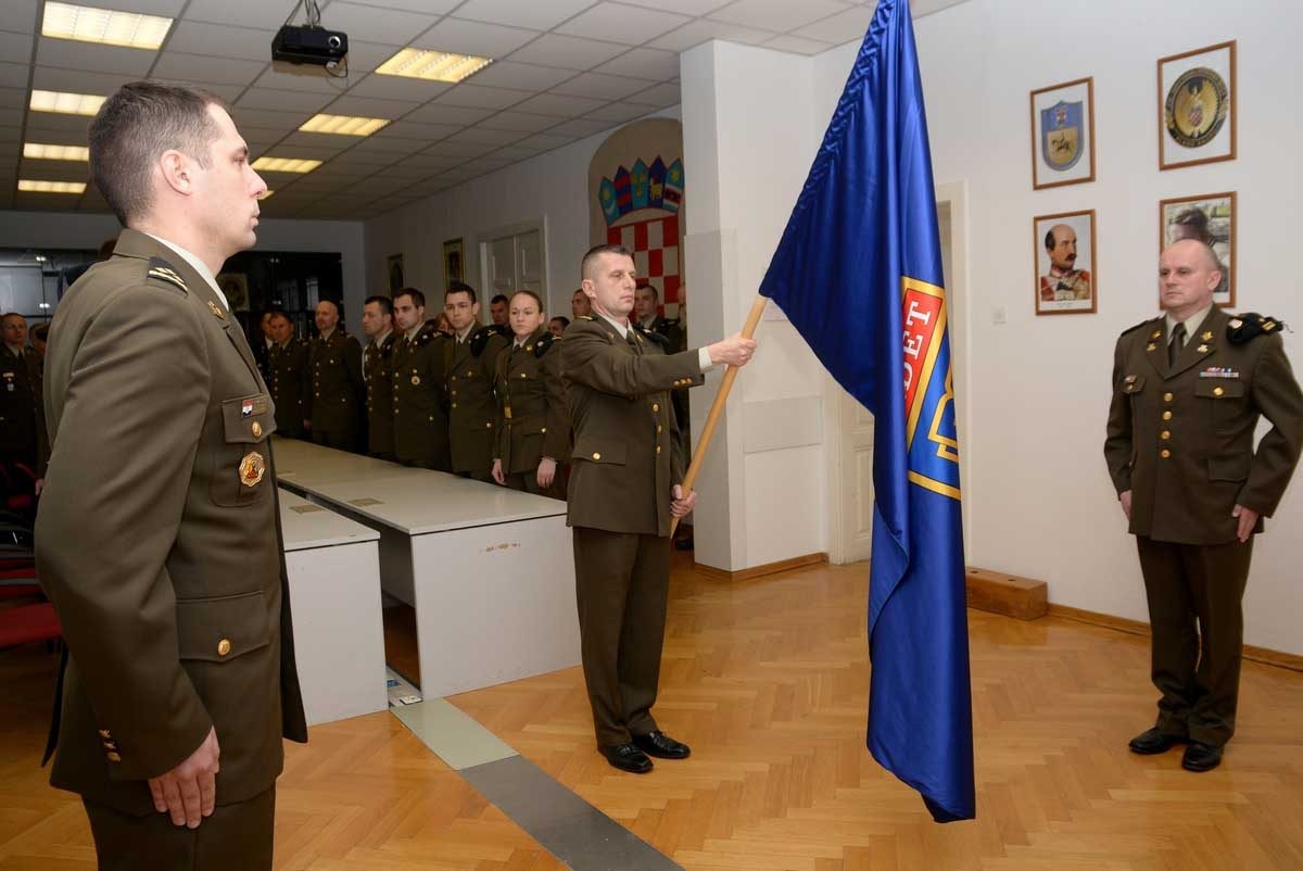 https://www.morh.hr/wp-content/gallery/primopredaja-duznosti-zapovjednika-kadetske-bojne-na-hvu/primopredaja_duznosti_zapovjednika_kb_hvu_080219_03.jpg