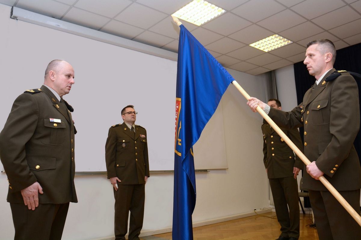 https://www.morh.hr/wp-content/gallery/primopredaja-duznosti-zapovjednika-kadetske-bojne-na-hvu/primopredaja_duznosti_zapovjednika_kb_hvu_080219_05.jpg