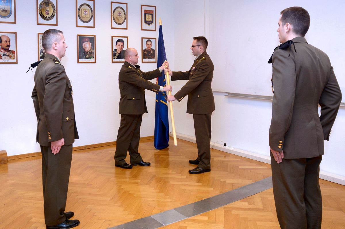 https://www.morh.hr/wp-content/gallery/primopredaja-duznosti-zapovjednika-kadetske-bojne-na-hvu/primopredaja_duznosti_zapovjednika_kb_hvu_080219_06.jpg