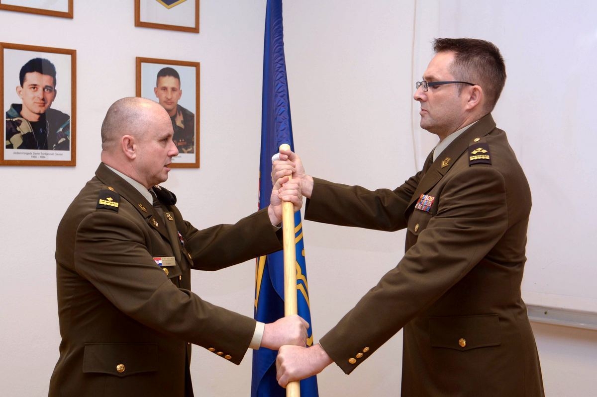 https://www.morh.hr/wp-content/gallery/primopredaja-duznosti-zapovjednika-kadetske-bojne-na-hvu/primopredaja_duznosti_zapovjednika_kb_hvu_080219_07.jpg