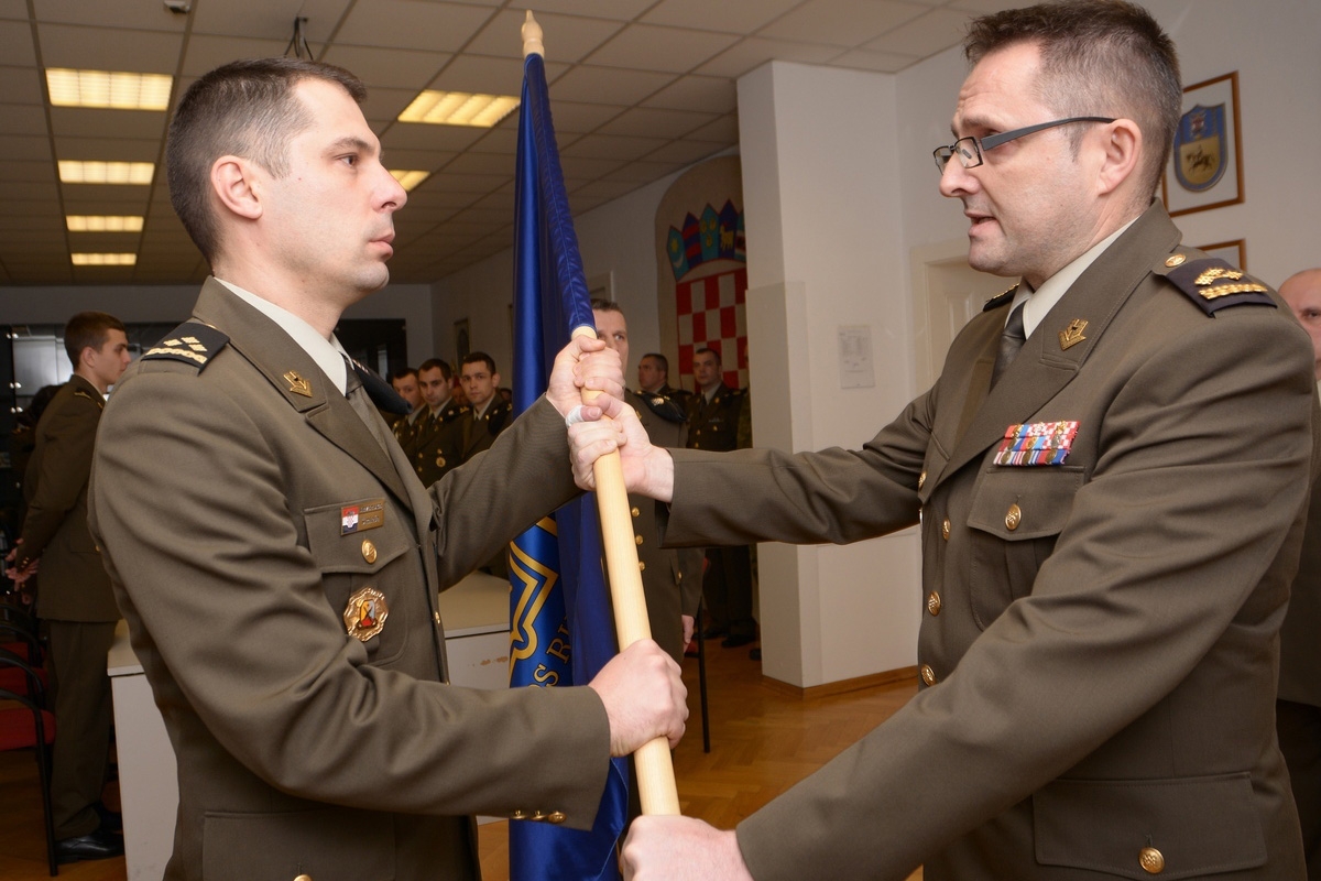 https://www.morh.hr/wp-content/gallery/primopredaja-duznosti-zapovjednika-kadetske-bojne-na-hvu/primopredaja_duznosti_zapovjednika_kb_hvu_080219_08.jpg