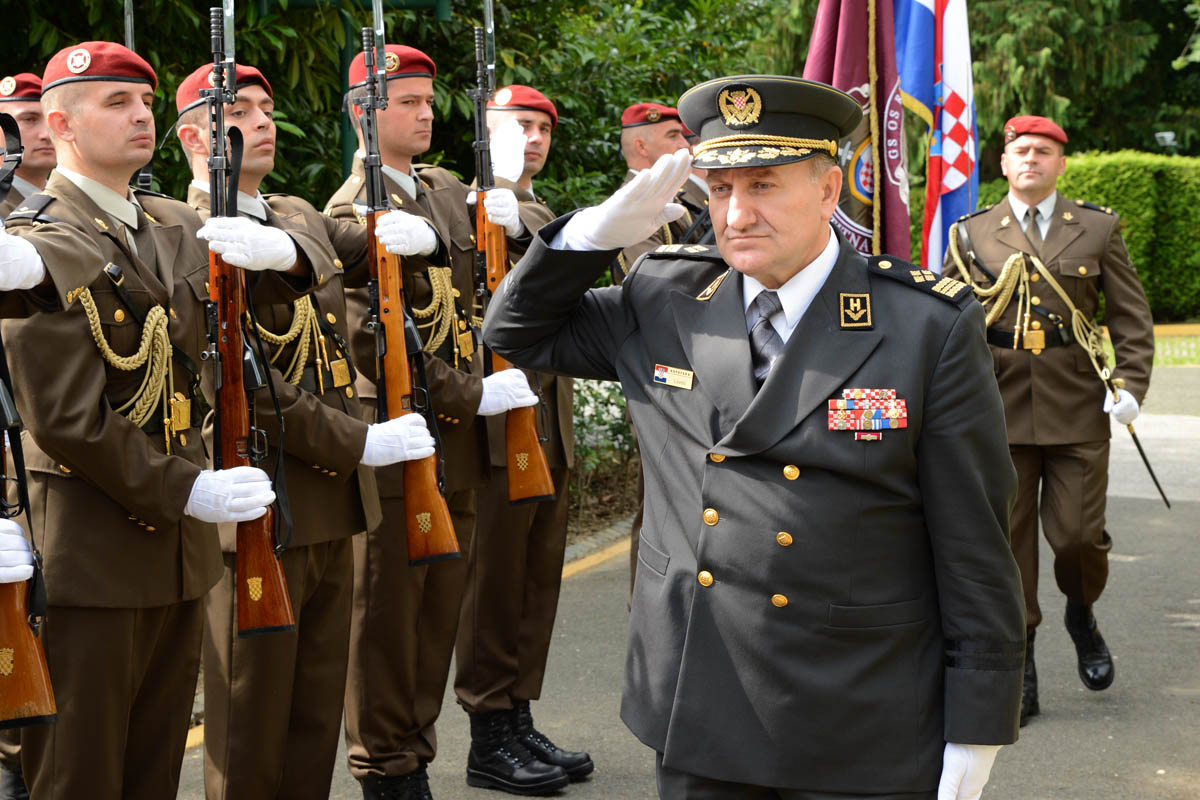 https://www.morh.hr/wp-content/gallery/primopredaja-duznosti-zapovjednika-pocasno-zastitne-bojne/pzb_30062015_01.jpg
