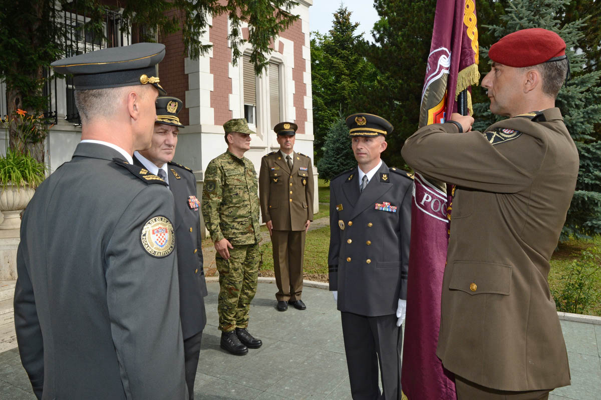 https://www.morh.hr/wp-content/gallery/primopredaja-duznosti-zapovjednika-pocasno-zastitne-bojne/pzb_30062015_04.jpg