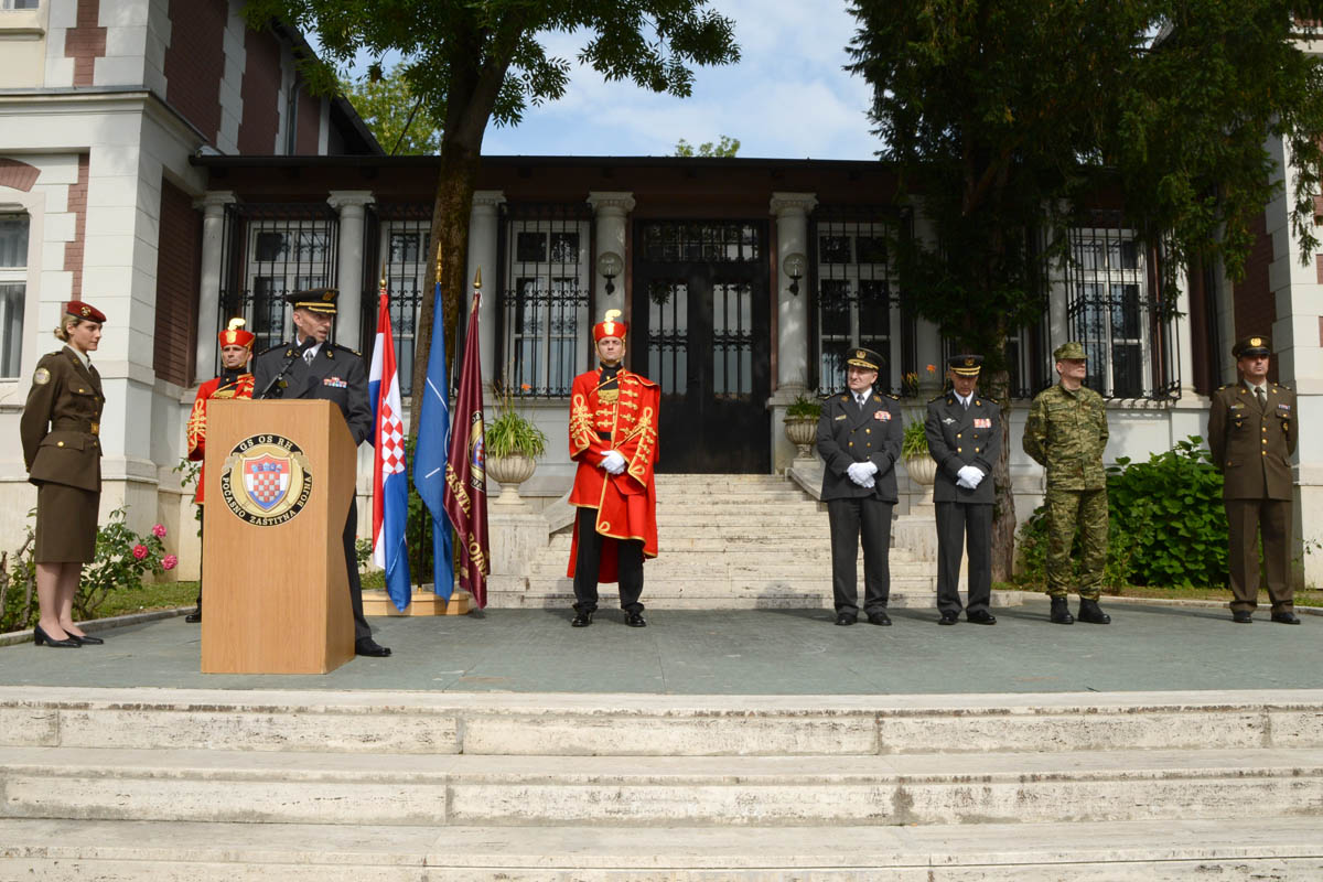 https://www.morh.hr/wp-content/gallery/primopredaja-duznosti-zapovjednika-pocasno-zastitne-bojne/pzb_30062015_06.jpg