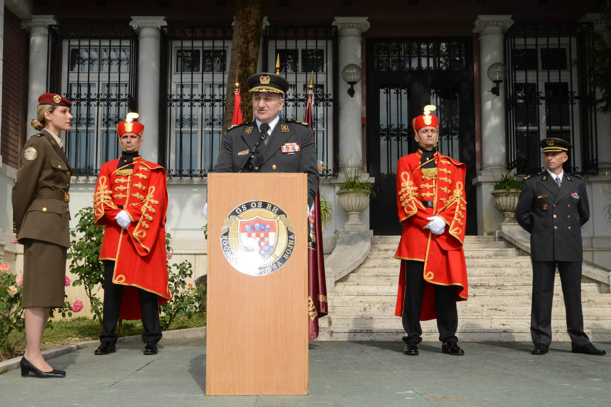 https://www.morh.hr/wp-content/gallery/primopredaja-duznosti-zapovjednika-pocasno-zastitne-bojne/pzb_30062015_07.jpg