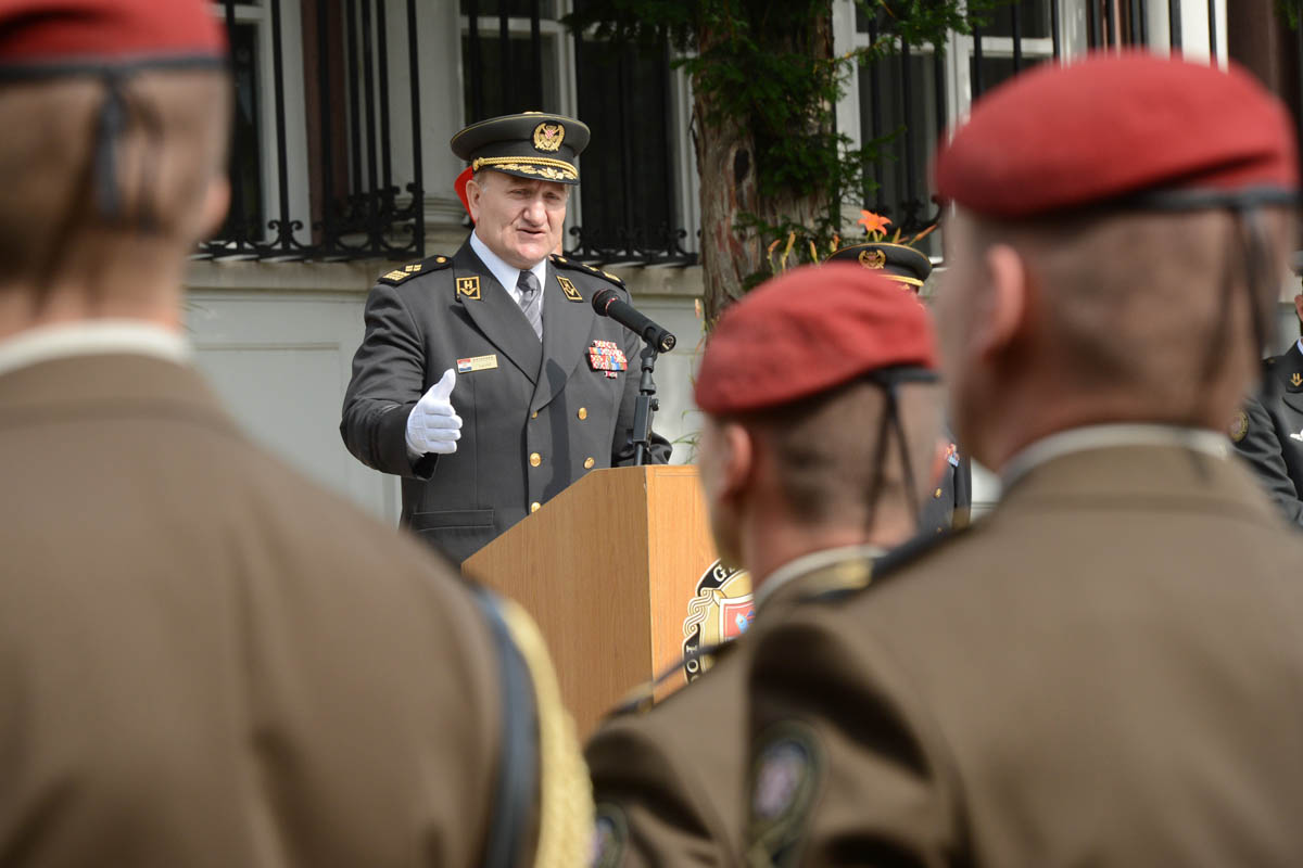 https://www.morh.hr/wp-content/gallery/primopredaja-duznosti-zapovjednika-pocasno-zastitne-bojne/pzb_30062015_10.jpg