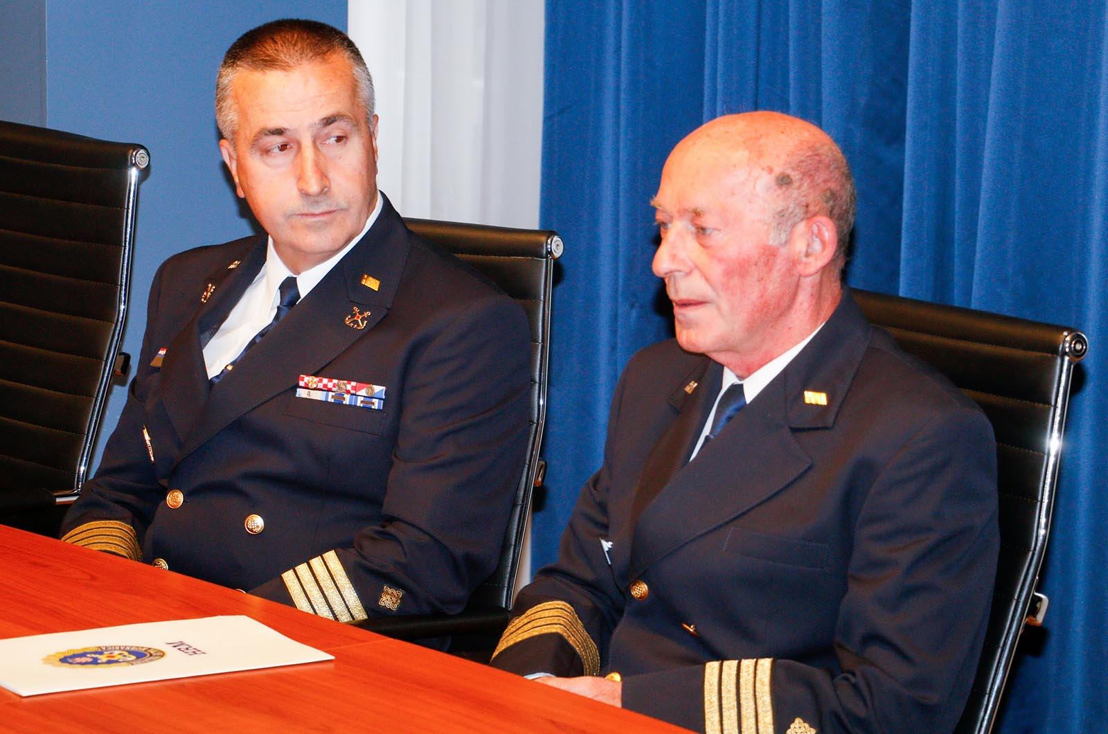 https://www.morh.hr/wp-content/gallery/primopredaja-duznosti-zapovjednika-sredista-za-obuku-hrm-a/primopredaja_duznosti_zapovjednika_sredistaza_obuku_hrm_190719_03.jpg