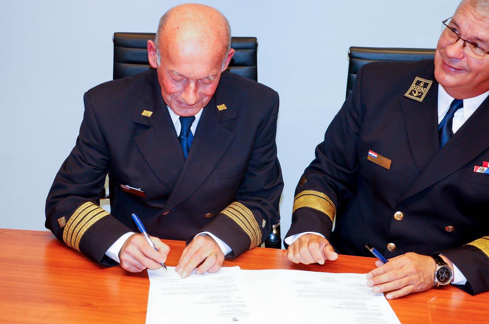https://www.morh.hr/wp-content/gallery/primopredaja-duznosti-zapovjednika-sredista-za-obuku-hrm-a/primopredaja_duznosti_zapovjednika_sredistaza_obuku_hrm_190719_05.jpg
