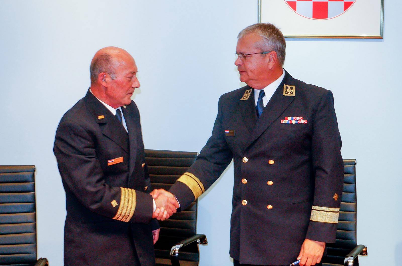 https://www.morh.hr/wp-content/gallery/primopredaja-duznosti-zapovjednika-sredista-za-obuku-hrm-a/primopredaja_duznosti_zapovjednika_sredistaza_obuku_hrm_190719_08.jpg
