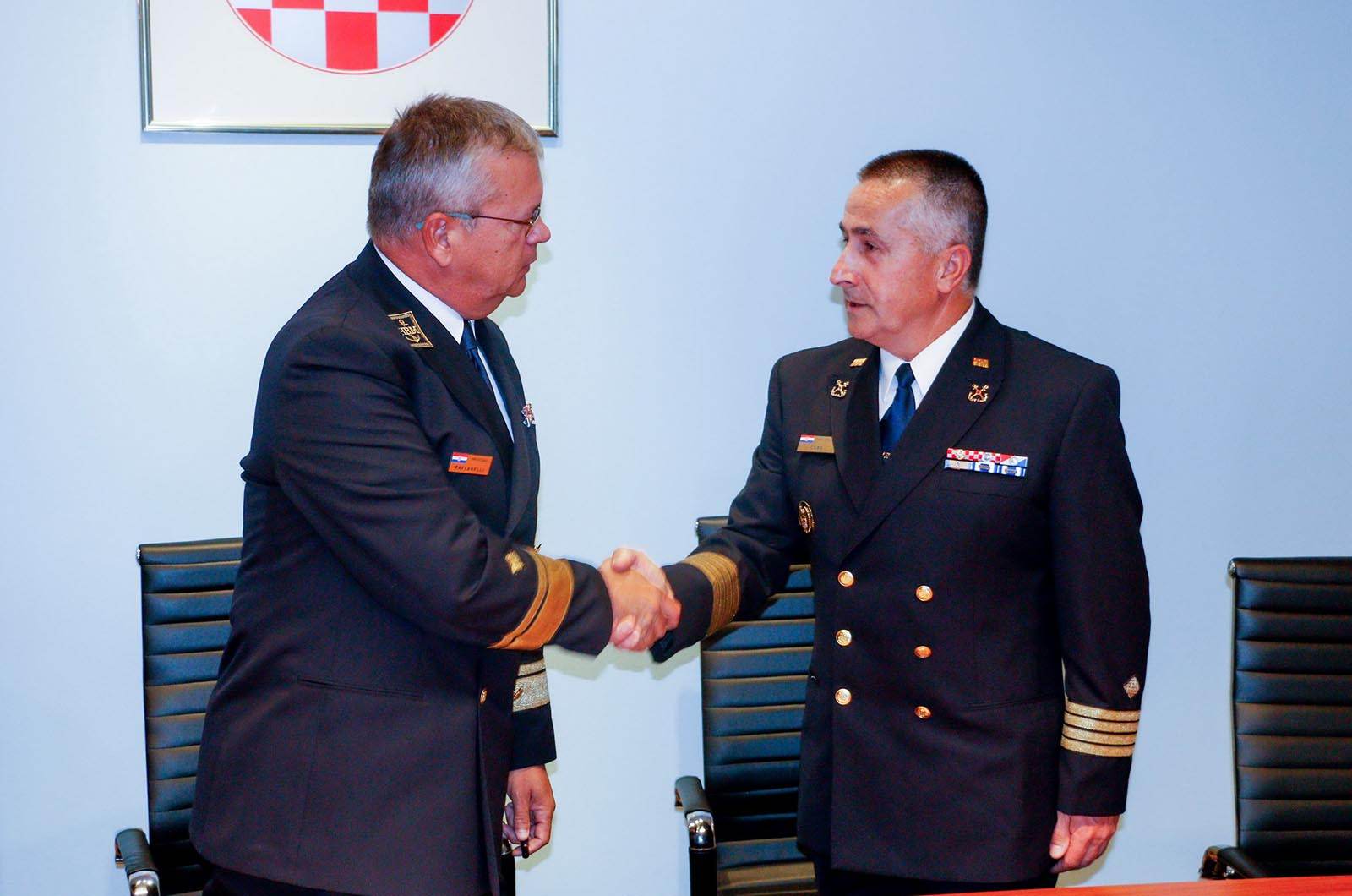 https://www.morh.hr/wp-content/gallery/primopredaja-duznosti-zapovjednika-sredista-za-obuku-hrm-a/primopredaja_duznosti_zapovjednika_sredistaza_obuku_hrm_190719_09.jpg