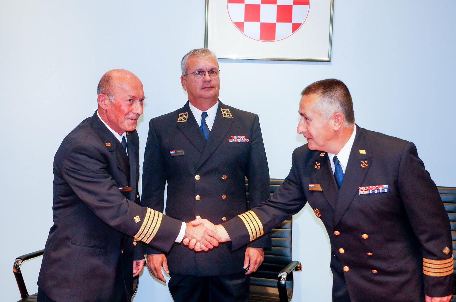 https://www.morh.hr/wp-content/gallery/primopredaja-duznosti-zapovjednika-sredista-za-obuku-hrm-a/primopredaja_duznosti_zapovjednika_sredistaza_obuku_hrm_190719_10.jpg