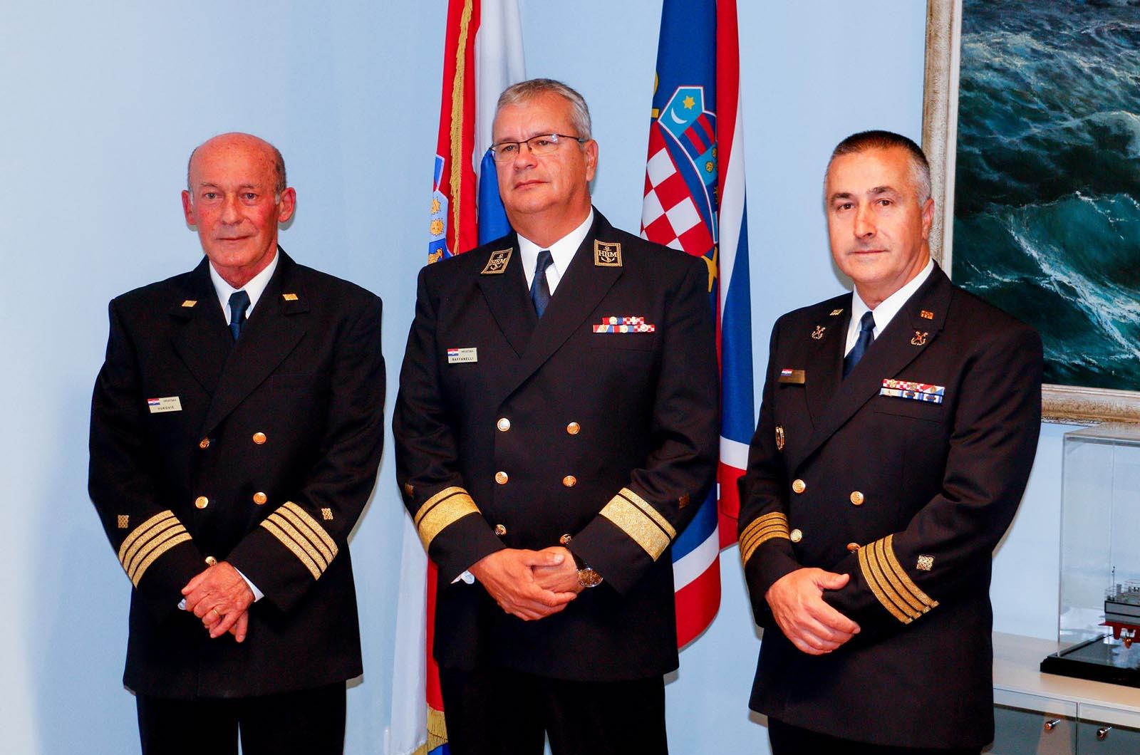 https://www.morh.hr/wp-content/gallery/primopredaja-duznosti-zapovjednika-sredista-za-obuku-hrm-a/primopredaja_duznosti_zapovjednika_sredistaza_obuku_hrm_190719_11.jpg