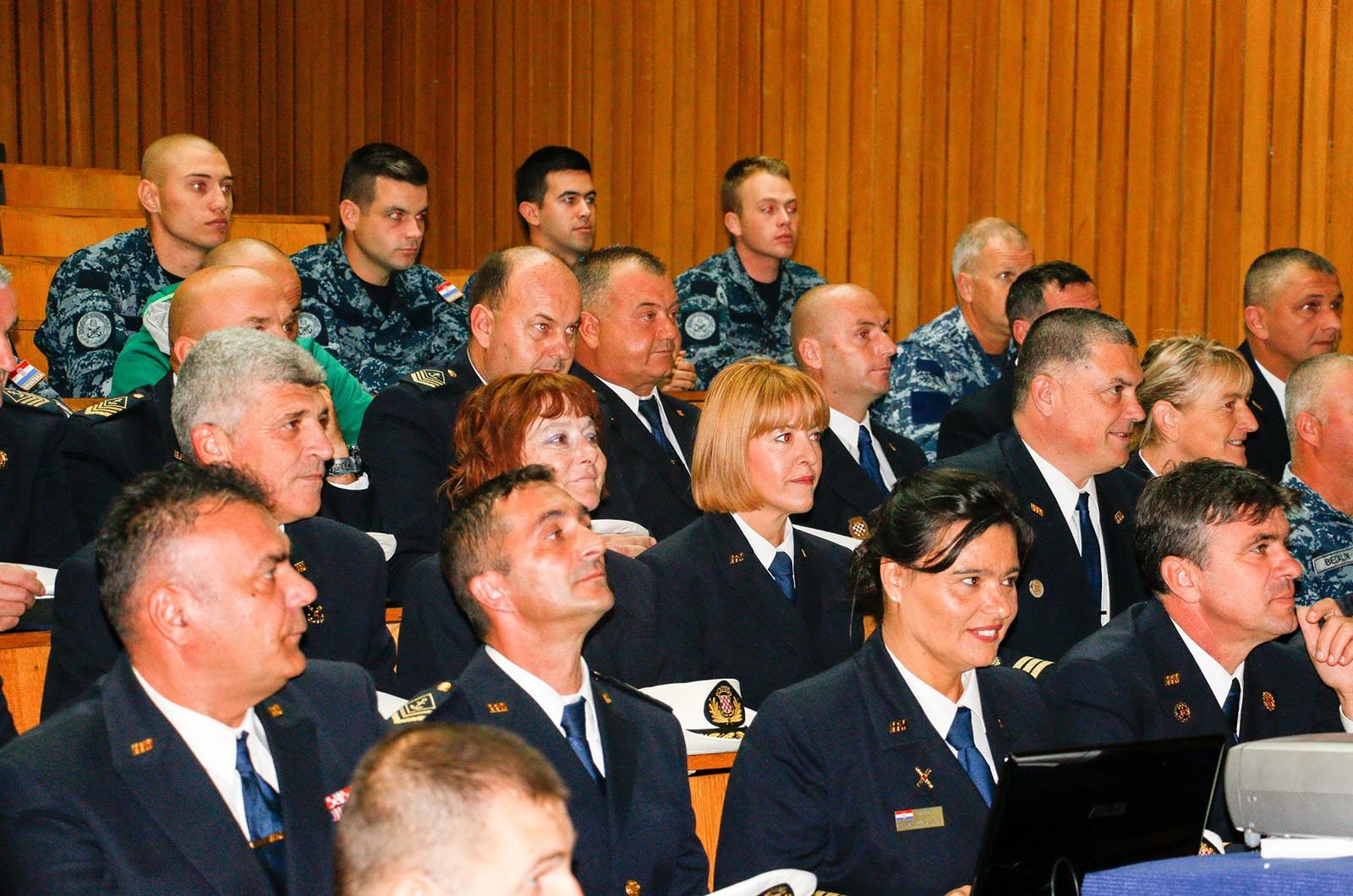 https://www.morh.hr/wp-content/gallery/primopredaja-duznosti-zapovjednika-sredista-za-obuku-hrm-a/primopredaja_duznosti_zapovjednika_sredistaza_obuku_hrm_190719_12.jpg