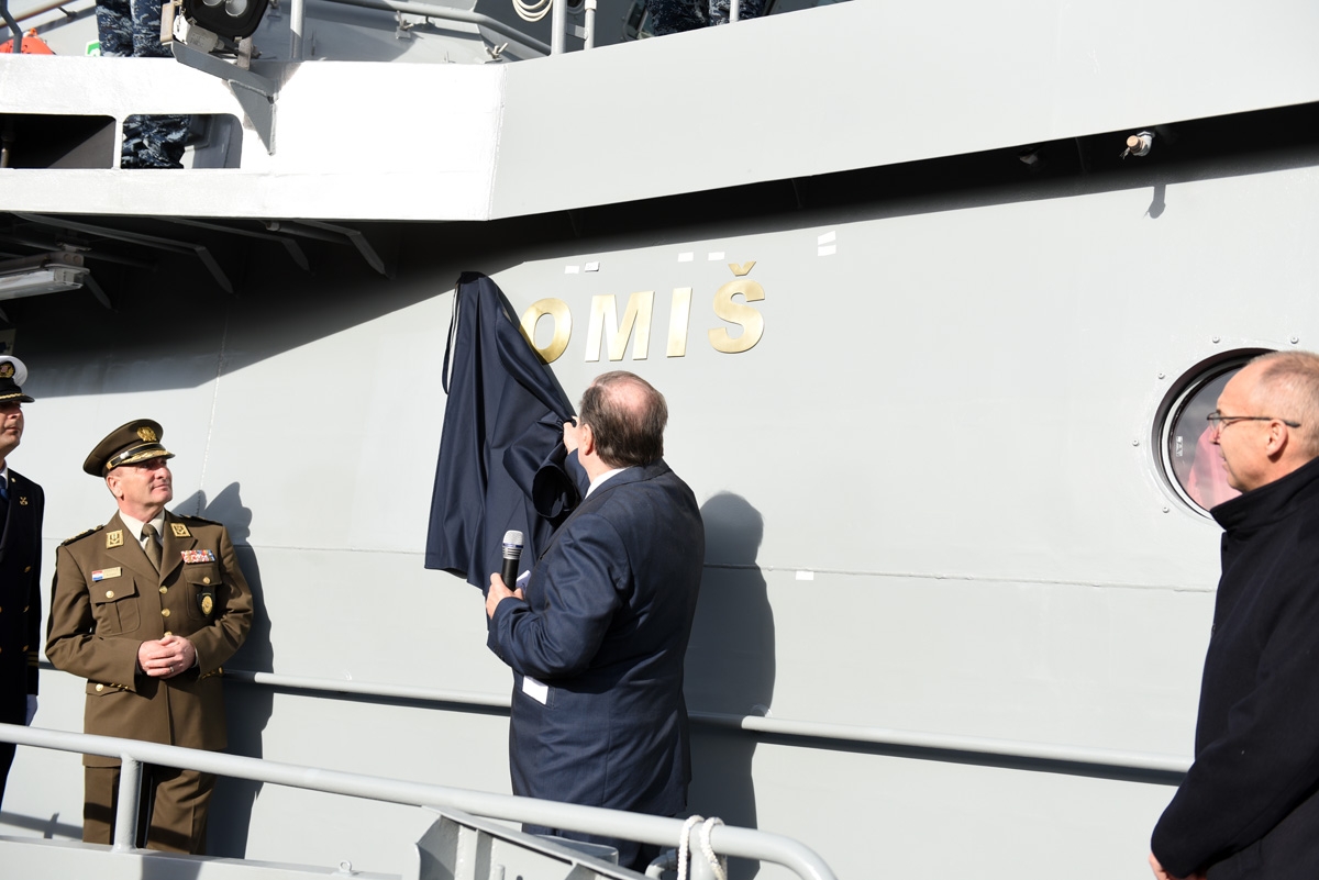 https://www.morh.hr/wp-content/gallery/primopredaja-novog-obalnog-ophodnog-broda-omis-hrm-u/obalni_ophodni_brod_omis_121218_22.jpg