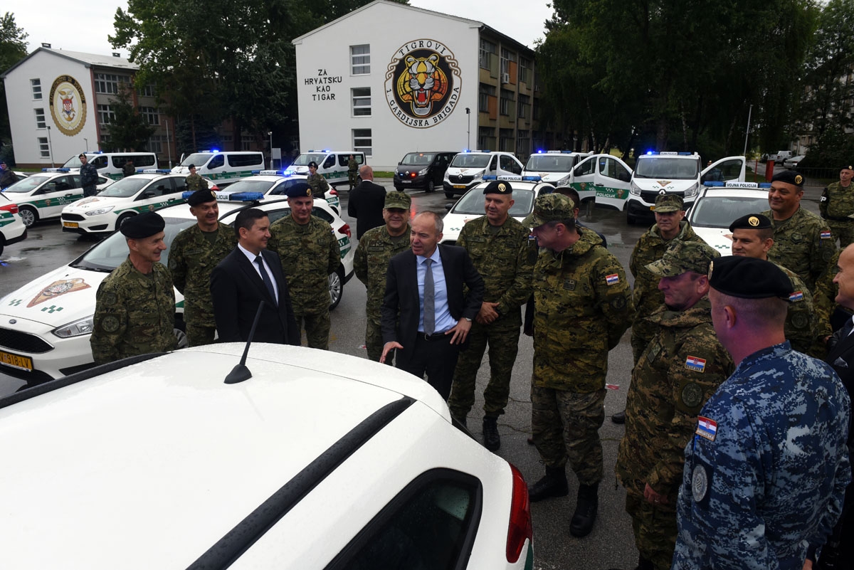 https://www.morh.hr/wp-content/gallery/primopredaja-vozila-pukovniji-vojne-policije/primopredaja_vozila_pukovniji_vp_29062018_27.jpg