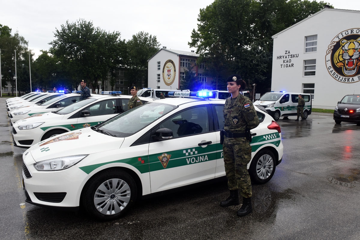 https://www.morh.hr/wp-content/gallery/primopredaja-vozila-pukovniji-vojne-policije/primopredaja_vozila_pukovniji_vp_29062018_28.jpg