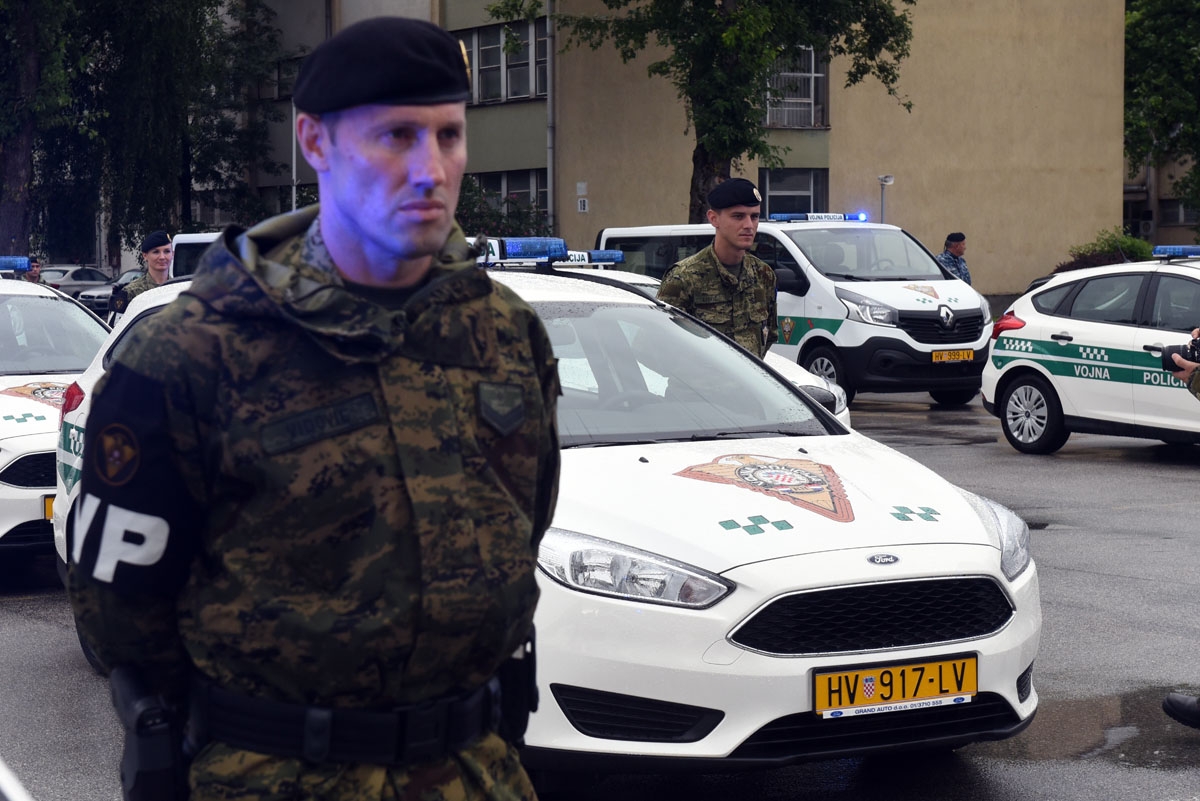 https://www.morh.hr/wp-content/gallery/primopredaja-vozila-pukovniji-vojne-policije/primopredaja_vozila_pukovniji_vp_29062018_32.jpg