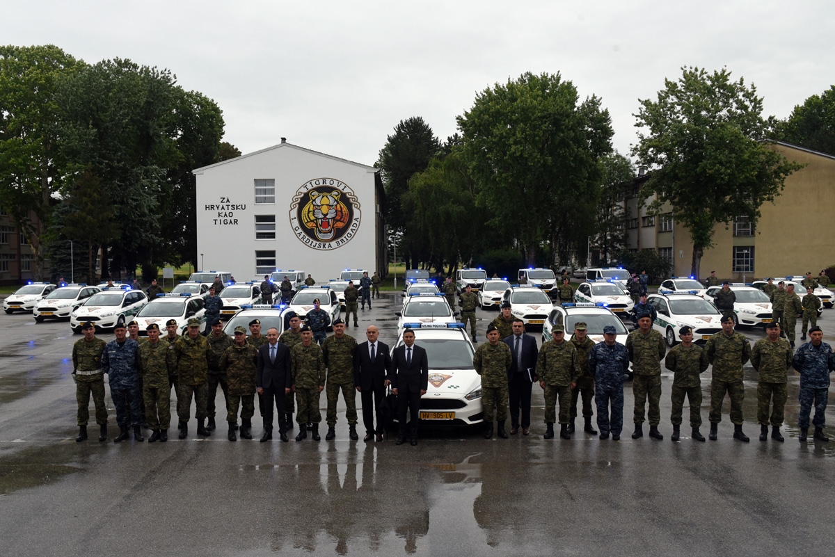 https://www.morh.hr/wp-content/gallery/primopredaja-vozila-pukovniji-vojne-policije/primopredaja_vozila_pukovniji_vp_29062018_34.jpg