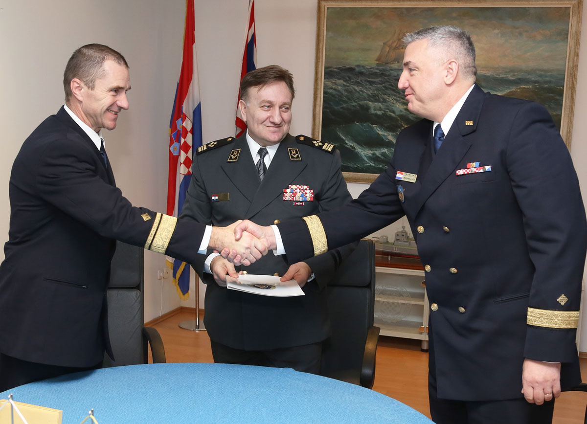 https://www.morh.hr/wp-content/gallery/primopredaja-zapovjednika-hrm-a/hrm_30012015-2_05.jpg