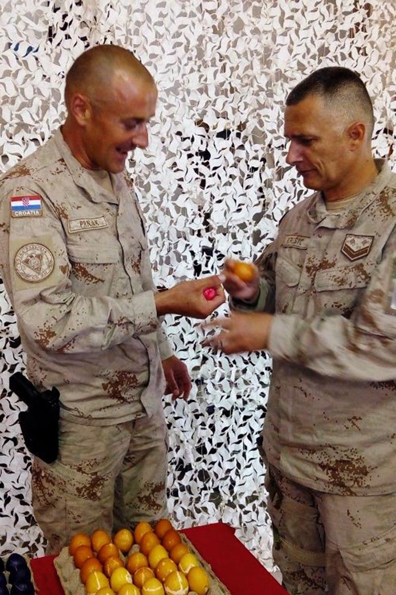 https://www.morh.hr/wp-content/gallery/pripadnici-10-hrvcon-a-u-misiji-odlucna-potpora-obiljezili-blagdan-uskrsa/10hrvcon_uskrs_u_afganistanu_210419_05.jpg