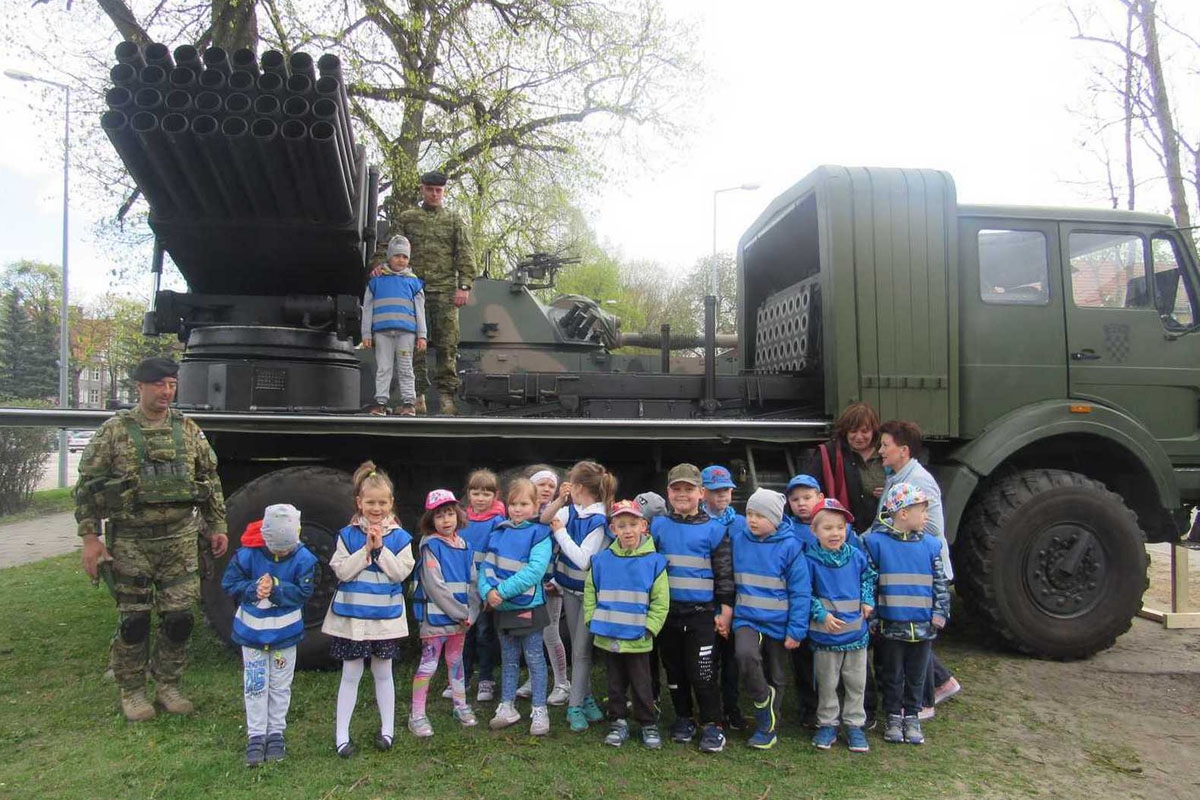 https://www.morh.hr/wp-content/gallery/pripadnici-2-hrvcon-a-efp-bg-usa-u-posjetu-skolama-u-poljskoj/poljska_dov_26042018__05.jpg