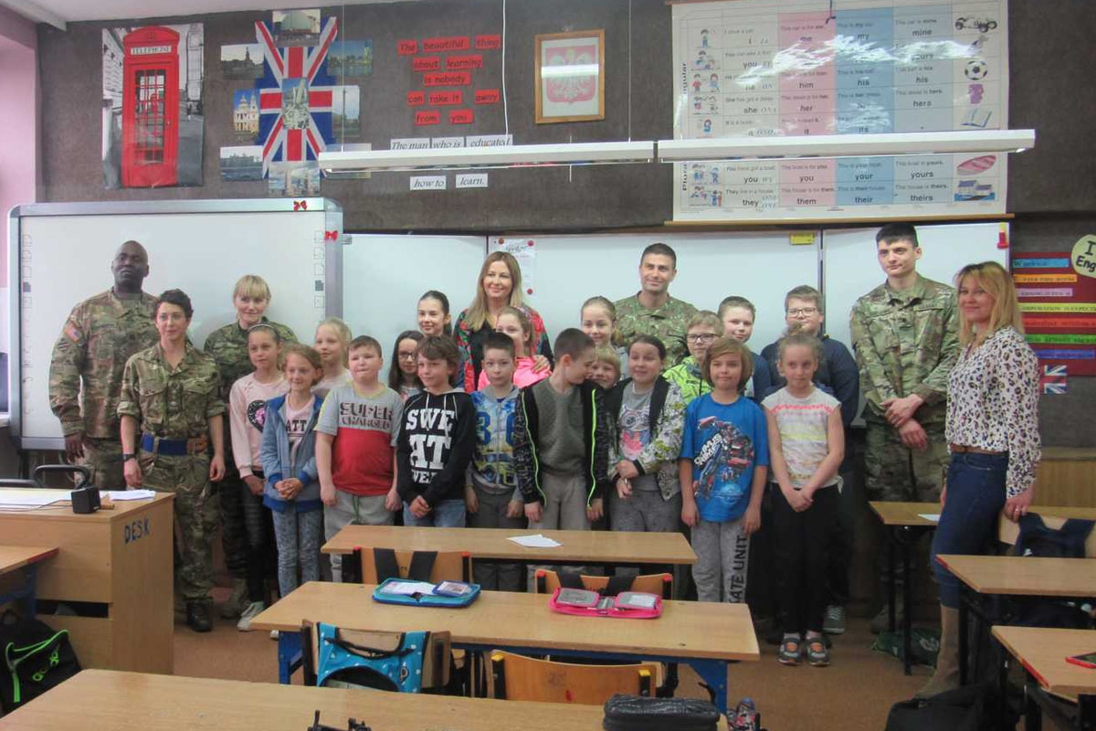 https://www.morh.hr/wp-content/gallery/pripadnici-2-hrvcon-a-efp-bg-usa-u-posjetu-skolama-u-poljskoj/poljska_dov_26042018__06.jpg