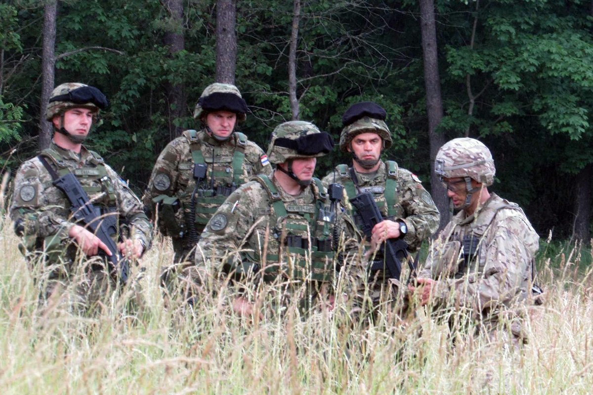 https://www.morh.hr/wp-content/gallery/pripadnici-2-hrvcon-a-u-poljskoj-uspjesno-proveli-prve-dvije-faze-vjezbe-puma/vojna_vjezba_puma_poljska_11062018_07.jpg