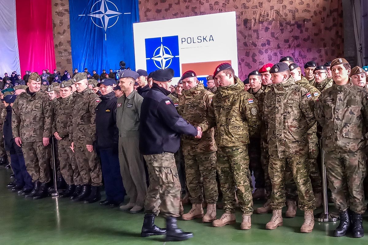 https://www.morh.hr/wp-content/gallery/pripadnici-3-hrvcon-a-na-svecanom-postrojavanju-u-varsavi/20_godina_pl_u_nato_13032019_11.jpg