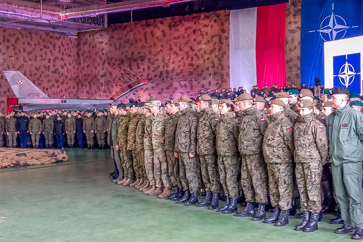 https://www.morh.hr/wp-content/gallery/pripadnici-3-hrvcon-a-na-svecanom-postrojavanju-u-varsavi/20_godina_pl_u_nato_13032019_12.jpg
