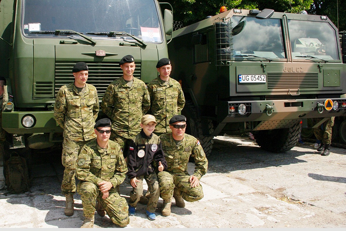 https://www.morh.hr/wp-content/gallery/pripadnici-4-hrvcon-a-na-obiljezavanju-dana-15-mehanizirane-brigade-gizycko/4_hrvcon_16072019_6.jpg