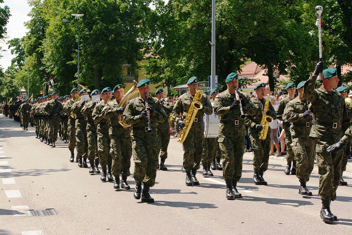 https://www.morh.hr/wp-content/gallery/pripadnici-4-hrvcon-a-na-obiljezavanju-dana-15-mehanizirane-brigade-gizycko/4_hrvcon_16072019_7.jpg