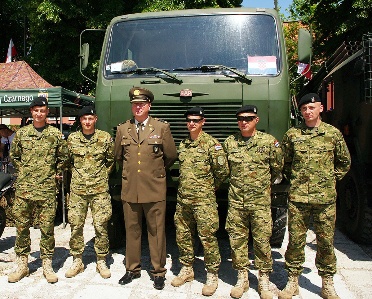 https://www.morh.hr/wp-content/gallery/pripadnici-4-hrvcon-a-na-obiljezavanju-dana-15-mehanizirane-brigade-gizycko/4_hrvcon_16072019_9.jpg