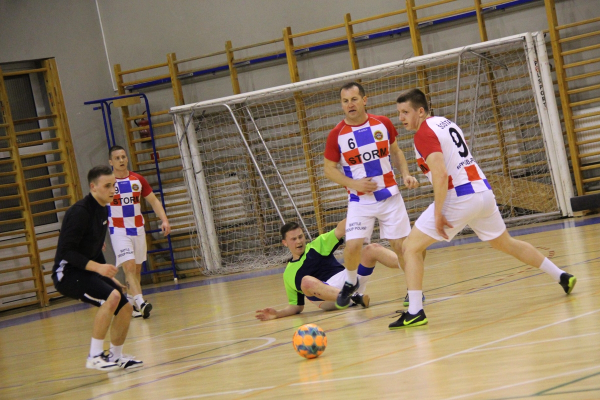 https://www.morh.hr/wp-content/gallery/pripadnici-5-hrvcon-a-osvojili-kup-i-lokalnu-malonogometnu-ligu-u-poljskoj/20200307-turnir-5hrvcon-002.jpg