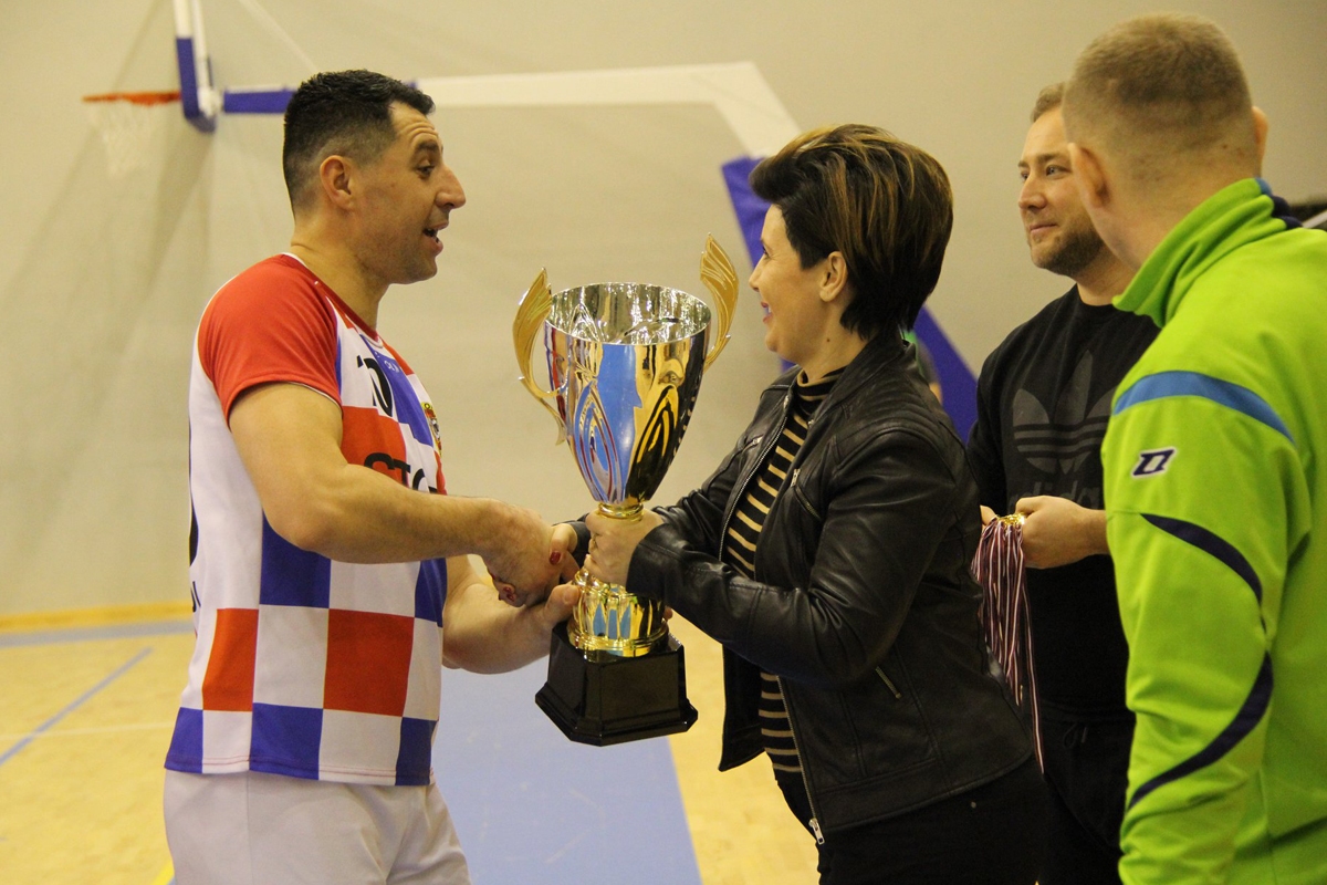 https://www.morh.hr/wp-content/gallery/pripadnici-5-hrvcon-a-osvojili-kup-i-lokalnu-malonogometnu-ligu-u-poljskoj/20200307-turnir-5hrvcon-005.jpg