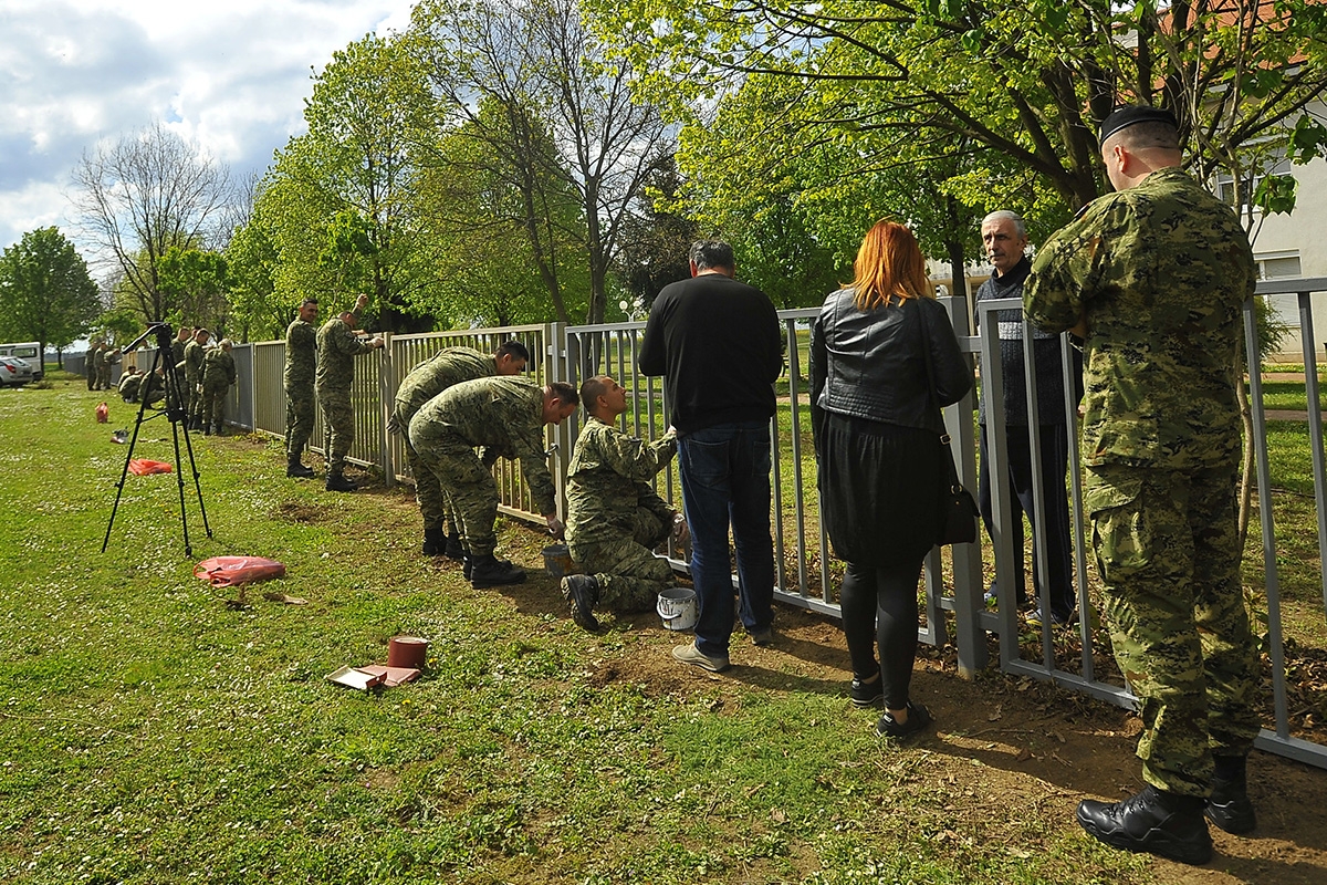 https://www.morh.hr/wp-content/gallery/pripadnici-gombr-e-u-akciji-vojne-solidarnosti/vojna_solidarnost_vojska_pomaze_gombr_180419_14.jpg
