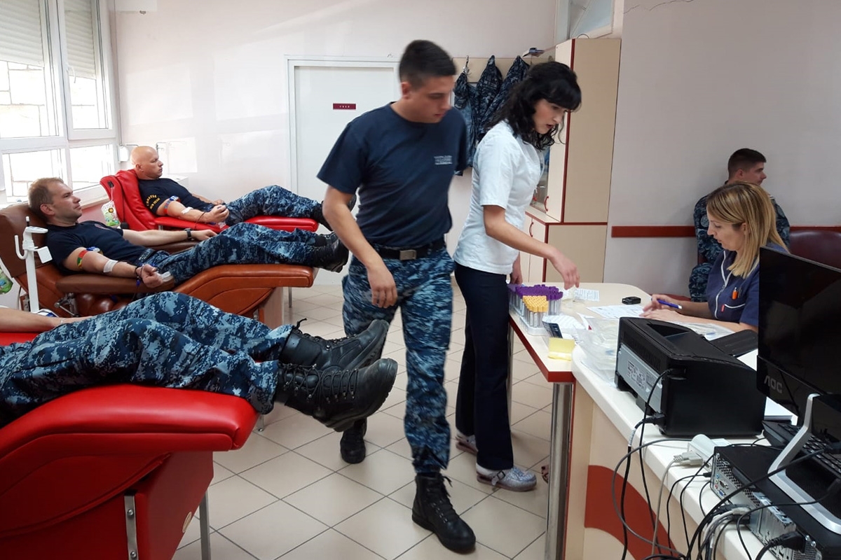 https://www.morh.hr/wp-content/gallery/pripadnici-hrm-a-darovali-krv-splitskom-kbc-u/darivanje_krvi_kbc_split_26102018_08.jpg