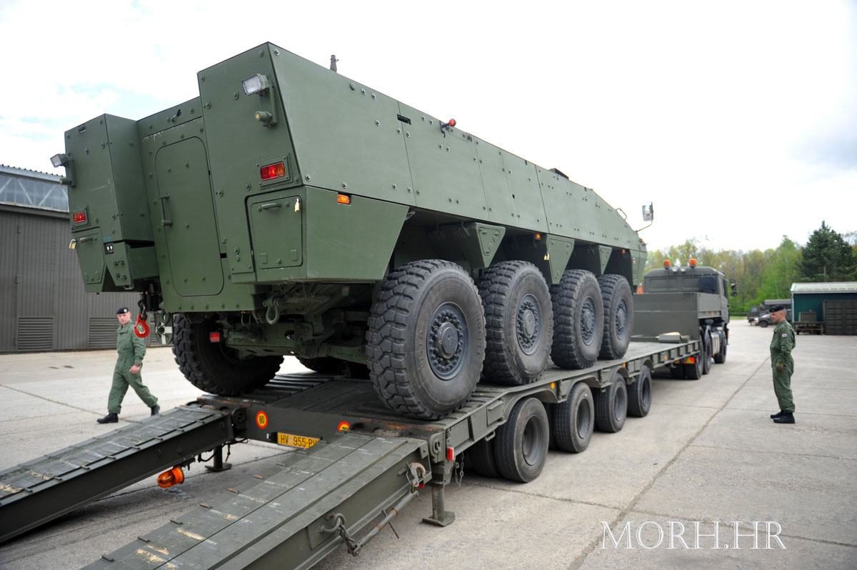https://www.morh.hr/wp-content/gallery/pripadnici-osrh-i-oklopna-vozila-oruanih-snaga-rh-upueni-na-vjebu-eu-borbene-skupine-u-njemaku/v-patria_25042012_07.jpg