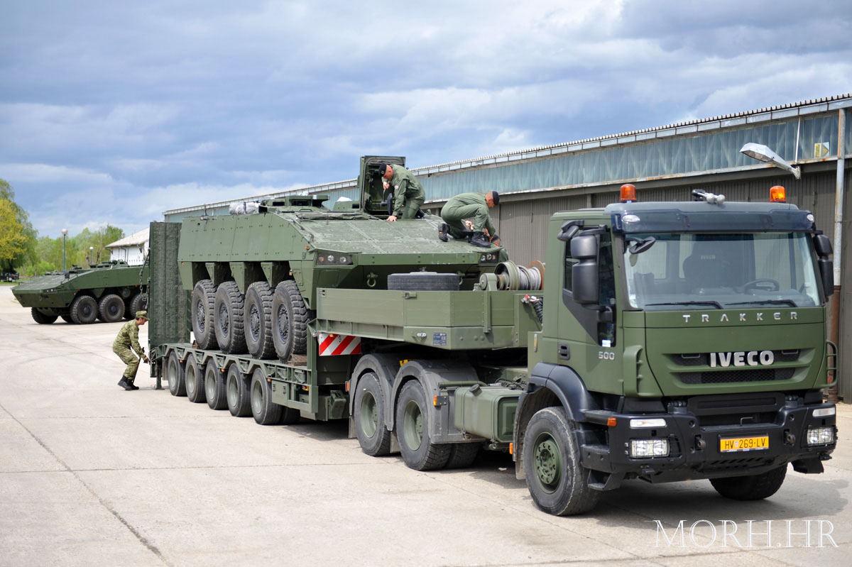 https://www.morh.hr/wp-content/gallery/pripadnici-osrh-i-oklopna-vozila-oruanih-snaga-rh-upueni-na-vjebu-eu-borbene-skupine-u-njemaku/v-patria_25042012_13.jpg