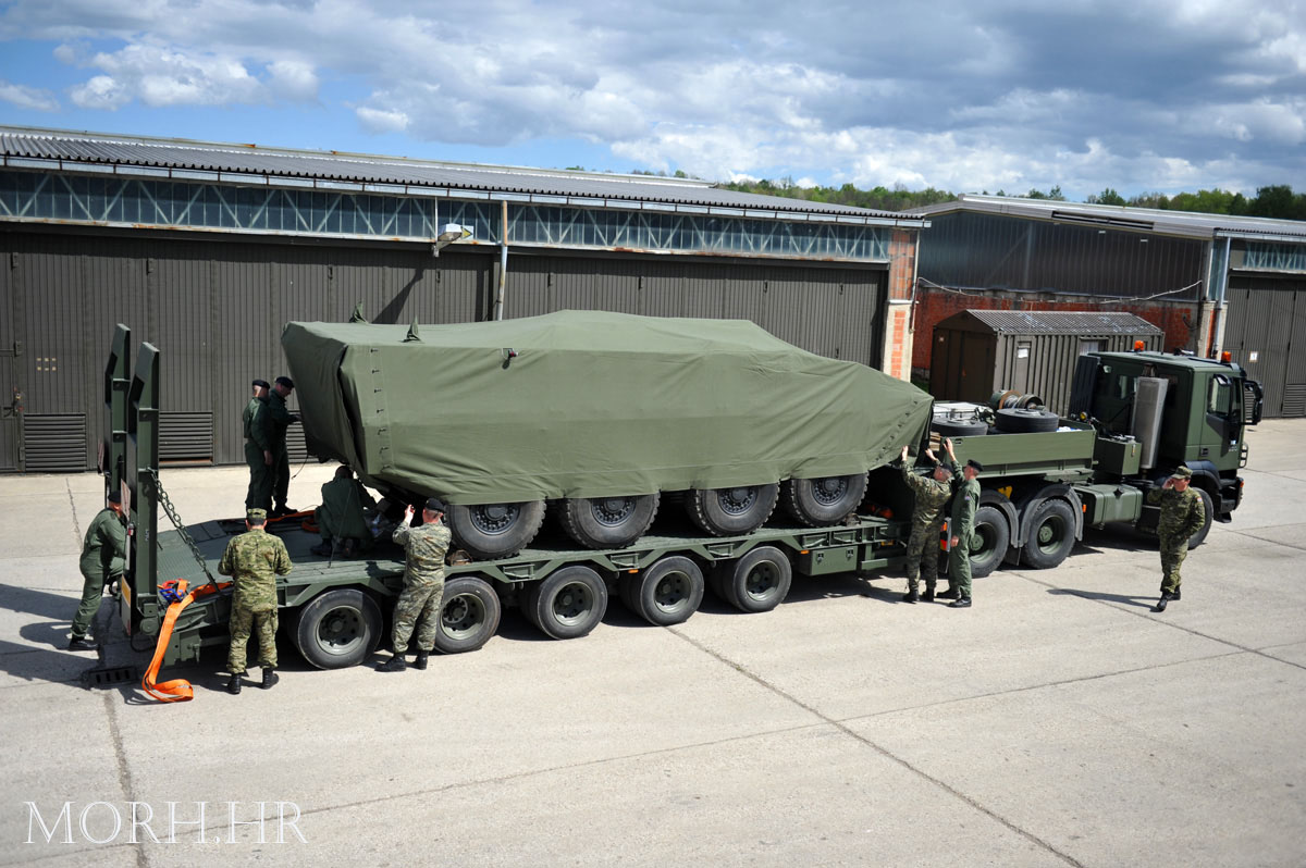 https://www.morh.hr/wp-content/gallery/pripadnici-osrh-i-oklopna-vozila-oruanih-snaga-rh-upueni-na-vjebu-eu-borbene-skupine-u-njemaku/v-patria_25042012_19.jpg