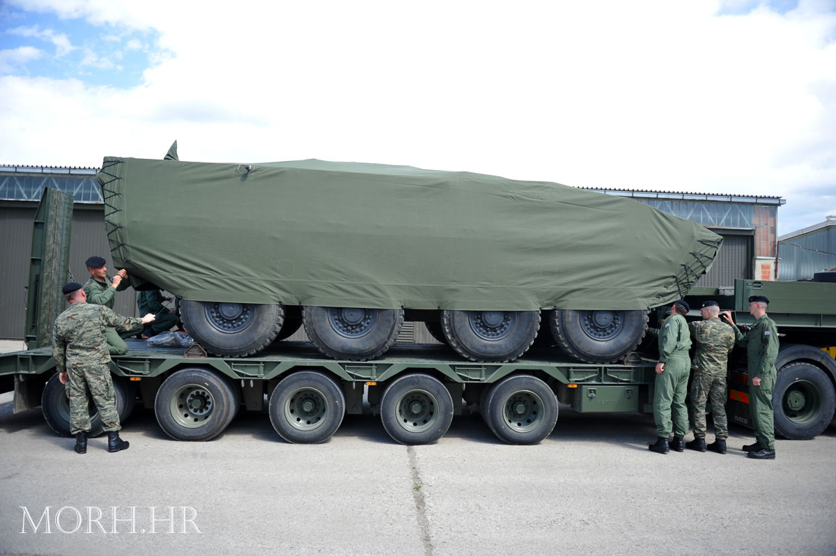 https://www.morh.hr/wp-content/gallery/pripadnici-osrh-i-oklopna-vozila-oruanih-snaga-rh-upueni-na-vjebu-eu-borbene-skupine-u-njemaku/v-patria_25042012_21.jpg