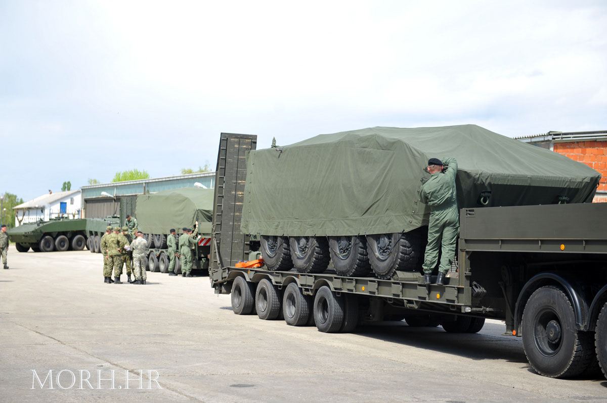 https://www.morh.hr/wp-content/gallery/pripadnici-osrh-i-oklopna-vozila-oruanih-snaga-rh-upueni-na-vjebu-eu-borbene-skupine-u-njemaku/v-patria_25042012_23.jpg